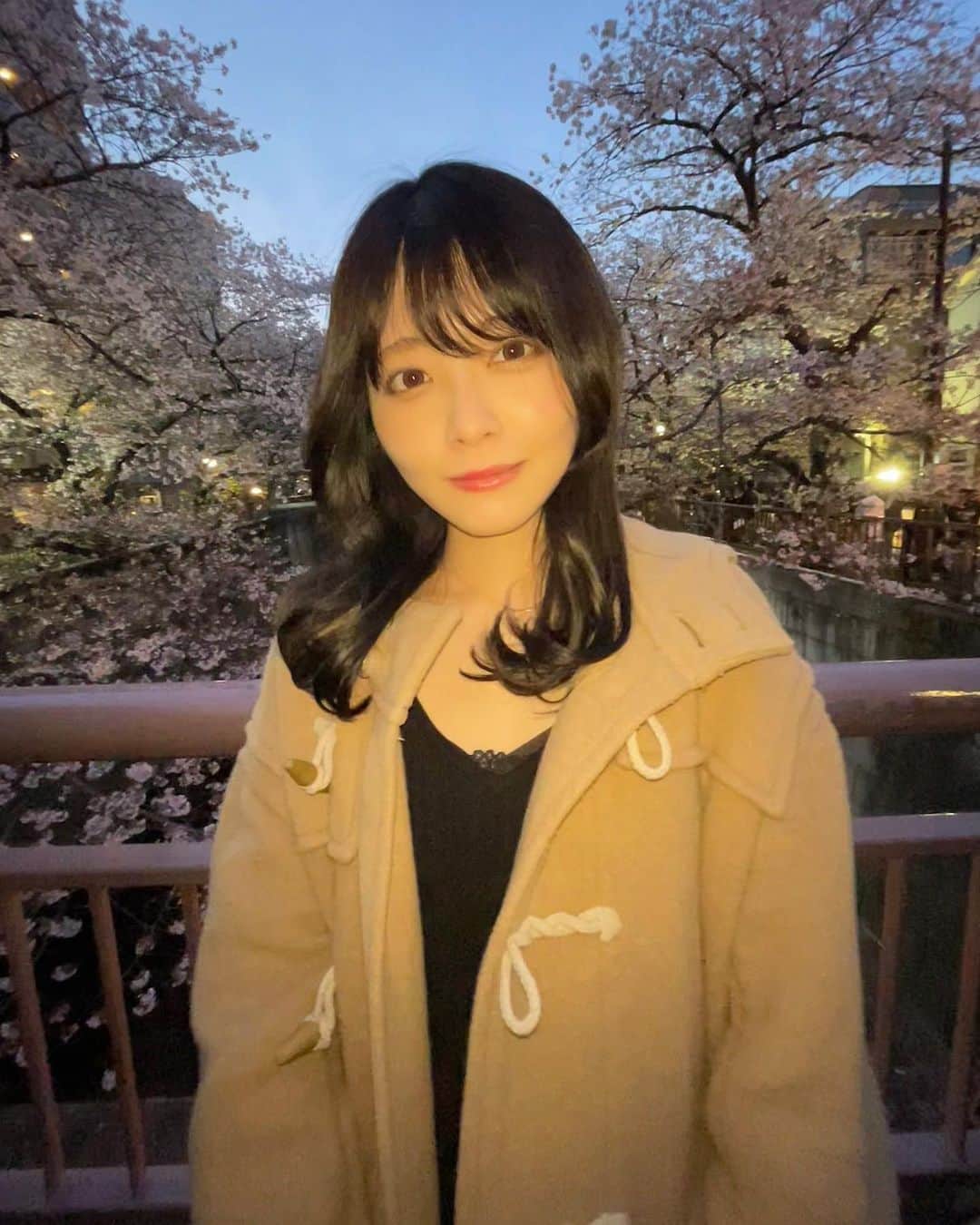 小林玲美さんのインスタグラム写真 - (小林玲美Instagram)「. 初めて目黒川で桜見れた〜🌸」4月3日 21時03分 - _r_1124