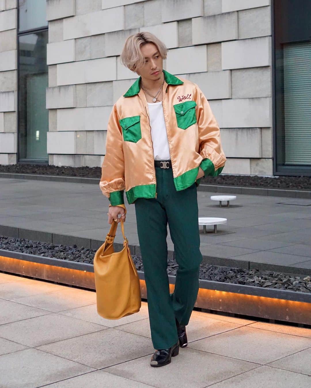 DJ FUMIのインスタグラム：「髪色ようやく見慣れてきた 青より服合わせやすい てか花見したいっす🌸🍶←」