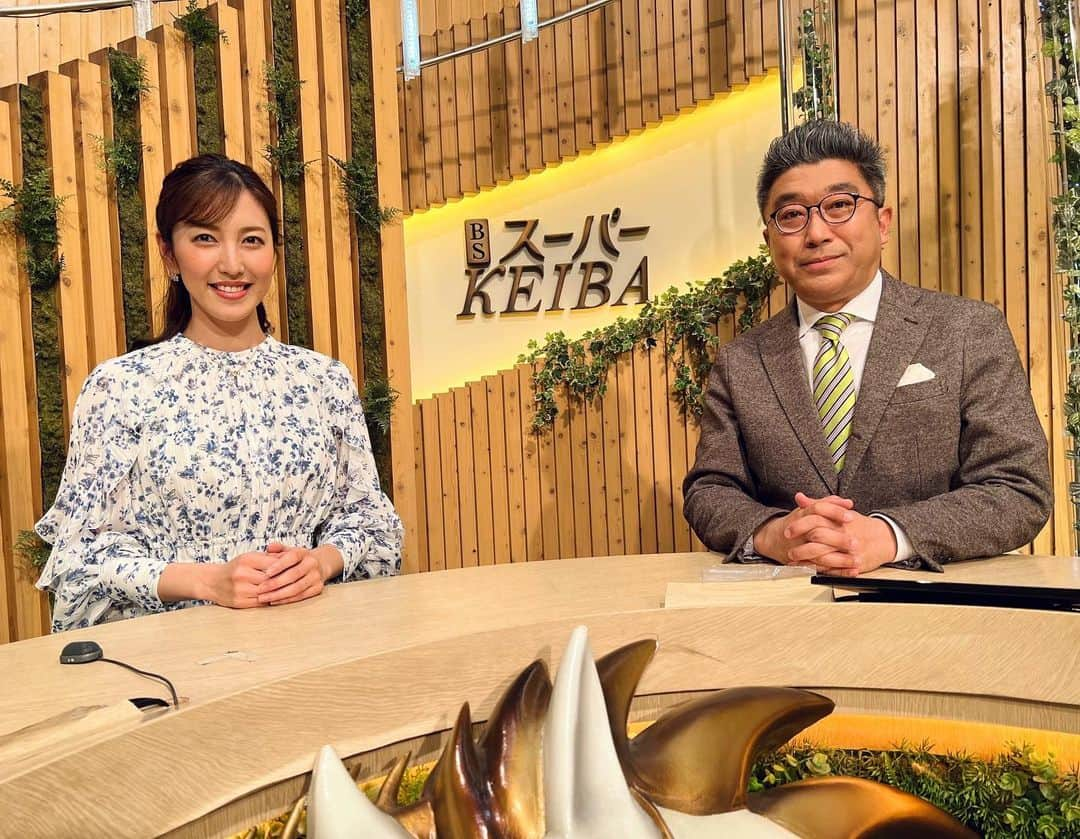 小澤陽子さんのインスタグラム写真 - (小澤陽子Instagram)「𝚊𝚝 𝚠𝚘𝚛𝚔☻  というわけで、本日からの日曜の競馬中継 (日)15:00-『BSスーパーKEIBA』は、 青嶋アナと一緒にお届けします🏇✨  数々の名実況を残してきた青嶋さんが、 今度はMCという立場で、 青嶋さんカラーの、また違った良さのある 番組になっていくかと思います🦋🐬🐳🌏🫐  今日の大阪杯では、 全く違う人生(馬生)を送ってきた 同期２頭の初対決に注目が集まっていましたが、 最終的に８番人気のポタジェがGⅠ初制覇‼️ おめでとうございます🎊  青嶋さんを出迎えるかのように、 青枠で、フジテレビの”８番”がきました😆💠  今後ともよろしくお願いします！  #🏇 #フジテレビ #競馬中継 #BSスーパーKEIBA #青嶋達也 アナ」4月3日 21時52分 - yoko.ozawa729