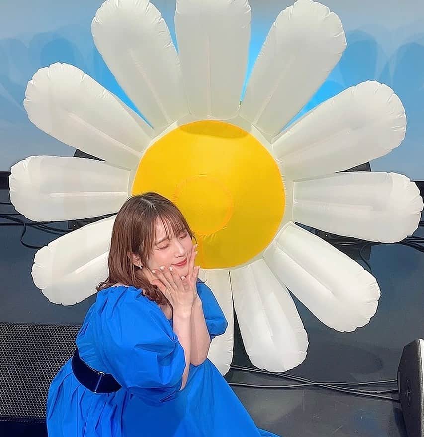 のインスタグラム：「はめふらイベント、楽しい時間でしたー！  この二日間は、同じようで、全然違うイベントでした。面白いですねぇ！  はめふらの世界は、乙女ゲーの世界なので、流れるBGMが優雅なんです。 なので、イベントでも流れていた優雅なBGMをきいていて どんな内容だとしても（ほぼバラエティ😆）優雅な気持ちになったので 音楽って大事だなぁ！と思ったりしていました。  話は変わりまして！  はめふらが続いてくれるうれしさ。 わたしは、非常に感じております。 今年はゲームも発売しました。 イベントも無事行えました！  そして舞台があり、 劇場版へと続いていきます。  これから先も様々なメディアミックスで楽しませてくれるであろう、はめふら！ 私は楽しみで仕方ありません。  また集合する時には、 皆さんの前で カタリナ5、演じたい😊🧡  これからも はめふらをよろしくね😊💕」