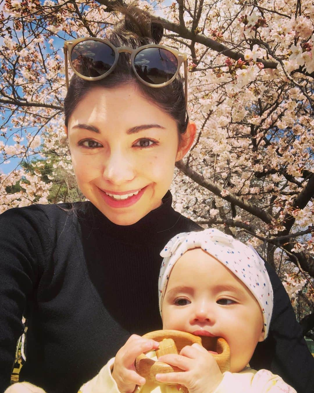 横山エリカさんのインスタグラム写真 - (横山エリカInstagram)「Baby's first Hanami🌸 🌸 🌸 初めてのお花見はゴロゴロ楽しそうにしてました☺️🌸 🌸  #お花見 #桜 #初めてのお花見 #生後6ヶ月 #生後6ヶ月女の子 #赤ちゃん #育児 #赤ちゃんのいる生活 #子育て #9月14日生まれ #9月生まれ #9月生まれベビー #女の子ベビー #女の子ママ #令和3年ベビー #6monthsold #6montholdbaby #cherryblossoms #hanami」4月3日 15時11分 - erika0630