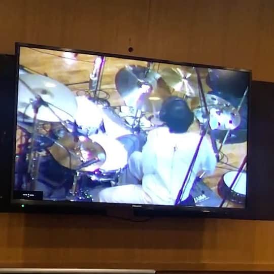 のインスタグラム：「Recording scene of the drums.  The song  name is "サーチライトランナー"  #frederic #frdc #recording #frederhythm3 #drums #rhythmsection」