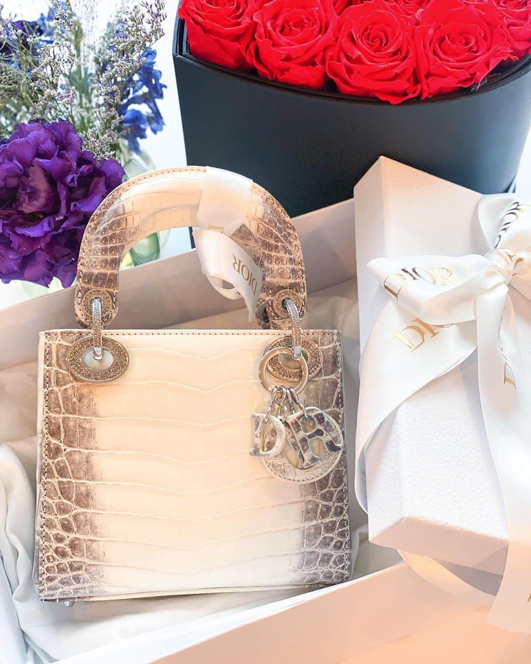 JUNKO（飯田順子）のインスタグラム：「@dior  😍😍😍❤️ ・ ヒマラヤ🎁 ・ 大切にしよう☺️」