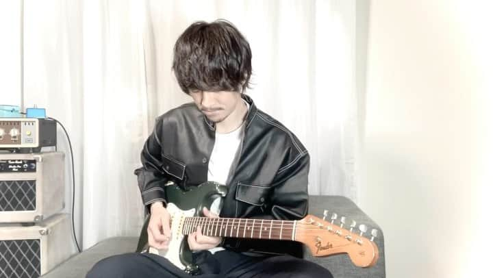 赤頭隆児のインスタグラム：「#TOMOSHIBEAT #frederic #フレデリック #FRDC #frederhythm3 #フレデリズム3 #guitar #ギター #guitarist #instaguitar #guitarstagram #guitaristsofinstagram #musiciansofinstagram #Fender #stratocaster #tworock #UAD #OX #wampler #wamplerpedals #egocompressor #BOSS #CE2」