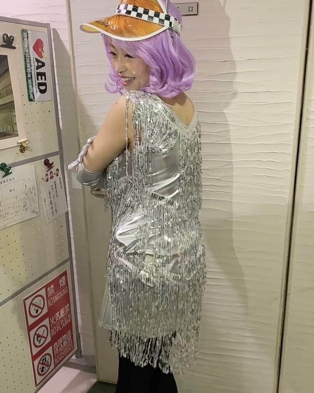 のインスタグラム：「しつこく宇宙人コスチューム連投👽 ほら、この日限りの限定だから🤣 #舞台 #TRICKYMOUSE」