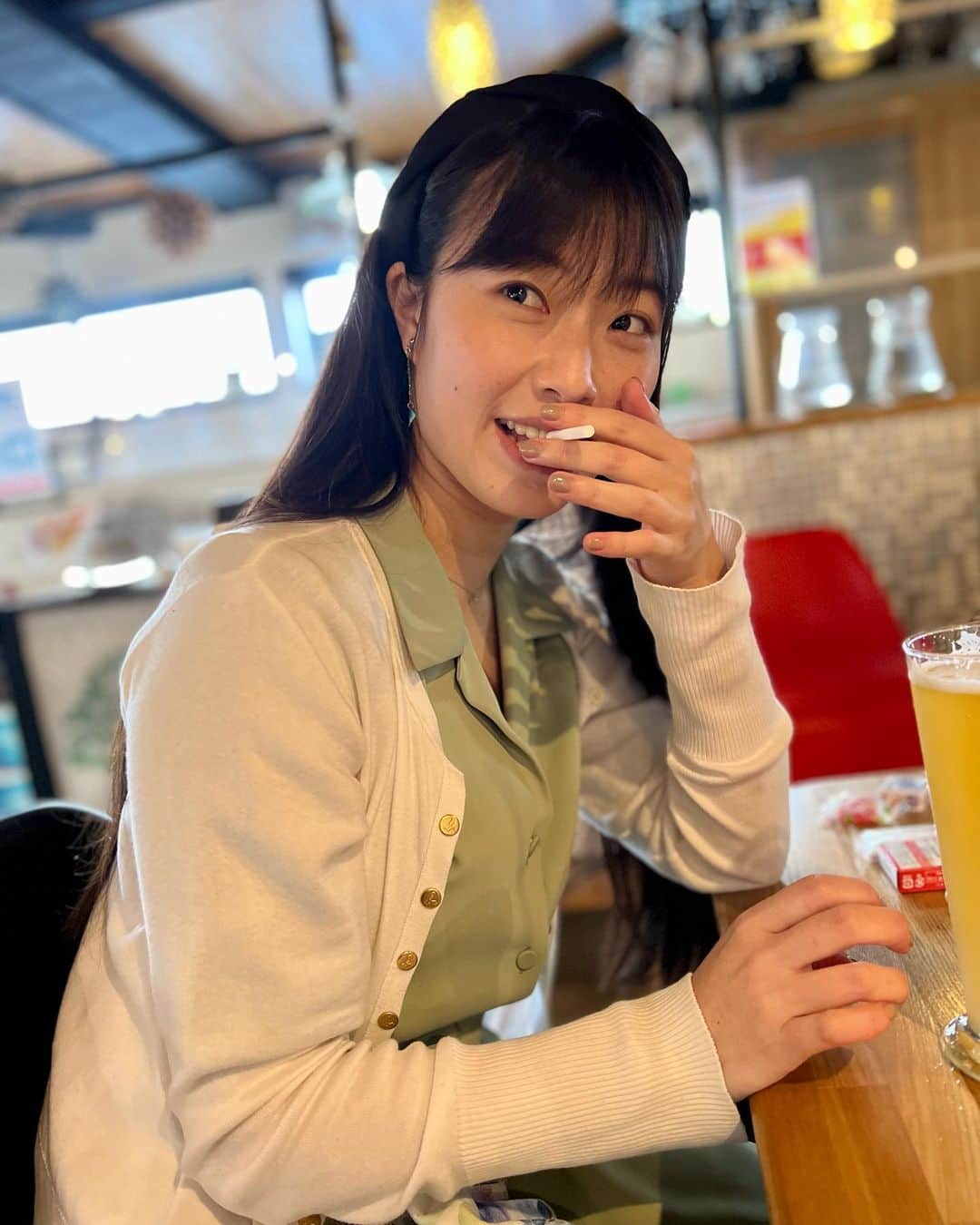 小田飛鳥さんのインスタグラム写真 - (小田飛鳥Instagram)「カッコつけようとすると、すぐ恥ずかしくなって笑ってしまう人🚭😂 #タバコじゃないよラムネだよ」4月3日 17時23分 - asuka_oda_0320