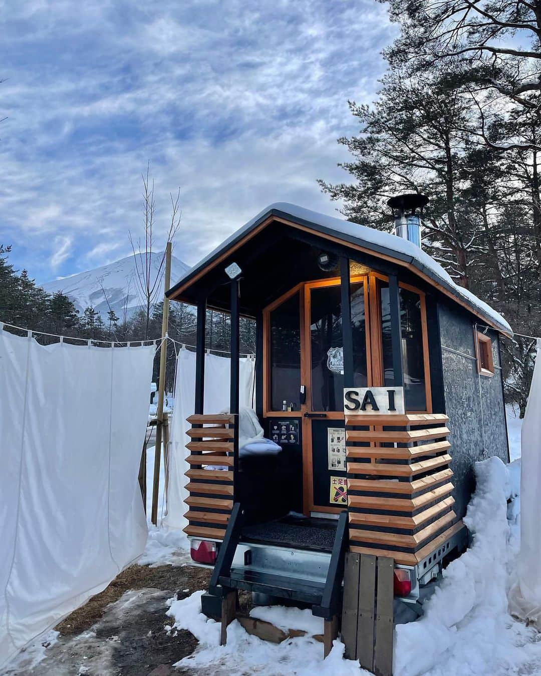 美女美容事情さんのインスタグラム写真 - (美女美容事情Instagram)「《雪と水着のコラボ✴︎💖⛄️》 *⁠ 今回ご紹介させて頂きますのは!!👀❤︎⁠⠀ Rie Kimura さん< @rierienari1229 >の素敵なお写真📸⁠⠀⁠⠀⁠⠀⁠ *⁠⠀⁠⠀⁠⠀⁠⠀ 富士山を見ながら水着サウナ🧡♨️🗻 積雪の環境下での水着はとても寒そうです😂❄️ *⠀⁠⠀⁠⠀⁠⠀⁠⠀ Rie Kimura さん< @rierienari1229 > ⁠⠀⁠⠀⁠⠀⁠⠀ 素敵な投稿ありがとうございました☺️📸✨ *⠀⁠⠀⁠⠀⁠⠀⁠⠀ Rie Kimura さんのアカウントには他にも素晴らしい投稿が沢山ありますので是非覗いてみてくださいね💁‍♀️💙⁠⠀⁠⠀⁠⠀⁠⠀ *⠀⁠⠀⁠⠀⁠⠀⁠⠀ △▼△▼△▼△▼△▼△▼△▼△▼△▼ ⁠⠀⁠⠀⁠⠀ ❤🧡💛「美女美容事情」💚💙💜⠀⠀⠀⠀⠀⠀⠀⠀⠀⠀⠀⠀⠀⠀⁠⠀⁠⠀⁠⠀⁠⠀⁠⠀ 👇掲載ご希望の方は👇⠀⠀⠀⠀⠀⠀⠀⠀⠀⠀⠀⠀⠀⠀⠀⁠⠀⁠⠀⁠⠀⁠⠀⁠⠀ @b_b_j.jタグ付けと🖤 #ビジョビ ⁠⠀ 🖤タグ付けお願いします✨⠀⠀⠀⠀⠀⠀⠀⠀⠀⠀⠀⠀⠀⠀⠀⁠⠀⁠⠀⁠⠀⁠⠀⁠⠀ △▼△▼△▼△▼△▼△▼△▼△▼△▼ ⁠⠀⁠ #富士山の日#富士山#サウナ初心者 #サウナ女子#サウニャーハット#雪 #フィンランドサウナ#水着#ビキニ #サウナハット#富士山キャンプ#サウナ  #キャンプ#キャンプ場#キャンプサウナ #picafujiyama#saunner#camping#bikini」4月3日 17時30分 - b_b_j.j