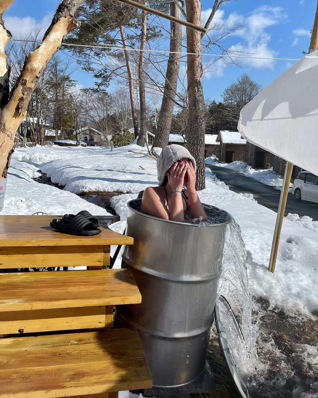 美女美容事情さんのインスタグラム写真 - (美女美容事情Instagram)「《雪と水着のコラボ✴︎💖⛄️》 *⁠ 今回ご紹介させて頂きますのは!!👀❤︎⁠⠀ Rie Kimura さん< @rierienari1229 >の素敵なお写真📸⁠⠀⁠⠀⁠⠀⁠ *⁠⠀⁠⠀⁠⠀⁠⠀ 富士山を見ながら水着サウナ🧡♨️🗻 積雪の環境下での水着はとても寒そうです😂❄️ *⠀⁠⠀⁠⠀⁠⠀⁠⠀ Rie Kimura さん< @rierienari1229 > ⁠⠀⁠⠀⁠⠀⁠⠀ 素敵な投稿ありがとうございました☺️📸✨ *⠀⁠⠀⁠⠀⁠⠀⁠⠀ Rie Kimura さんのアカウントには他にも素晴らしい投稿が沢山ありますので是非覗いてみてくださいね💁‍♀️💙⁠⠀⁠⠀⁠⠀⁠⠀ *⠀⁠⠀⁠⠀⁠⠀⁠⠀ △▼△▼△▼△▼△▼△▼△▼△▼△▼ ⁠⠀⁠⠀⁠⠀ ❤🧡💛「美女美容事情」💚💙💜⠀⠀⠀⠀⠀⠀⠀⠀⠀⠀⠀⠀⠀⠀⁠⠀⁠⠀⁠⠀⁠⠀⁠⠀ 👇掲載ご希望の方は👇⠀⠀⠀⠀⠀⠀⠀⠀⠀⠀⠀⠀⠀⠀⠀⁠⠀⁠⠀⁠⠀⁠⠀⁠⠀ @b_b_j.jタグ付けと🖤 #ビジョビ ⁠⠀ 🖤タグ付けお願いします✨⠀⠀⠀⠀⠀⠀⠀⠀⠀⠀⠀⠀⠀⠀⠀⁠⠀⁠⠀⁠⠀⁠⠀⁠⠀ △▼△▼△▼△▼△▼△▼△▼△▼△▼ ⁠⠀⁠ #富士山の日#富士山#サウナ初心者 #サウナ女子#サウニャーハット#雪 #フィンランドサウナ#水着#ビキニ #サウナハット#富士山キャンプ#サウナ  #キャンプ#キャンプ場#キャンプサウナ #picafujiyama#saunner#camping#bikini」4月3日 17時30分 - b_b_j.j