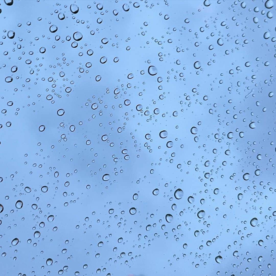 藤井夏恋さんのインスタグラム写真 - (藤井夏恋Instagram)「車から見る雨模様が綺麗でぼーっとしてしまった。」4月3日 18時06分 - fujiikaren_official