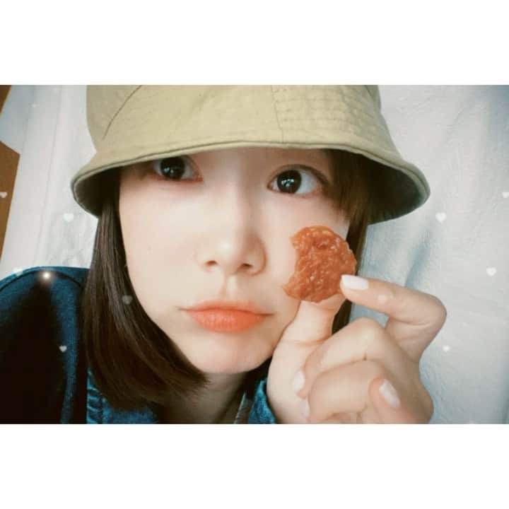 リー・ジャーインのインスタグラム：「明天下午14:00💓台中新光三越中港店😉小穎師烤✨水根肉乾✨給你們吃！明天見喔！」