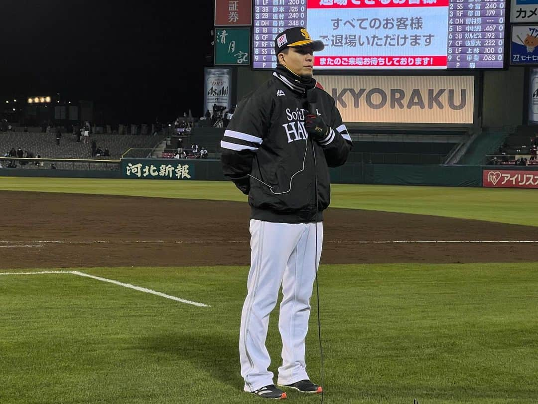 西田哲朗さんのインスタグラム写真 - (西田哲朗Instagram)「ホークス開幕7連勝！ 新任監督新記録！  コロナの影響で試合中止は残念でしたが、選手は次の試合に向けて準備！  抜群に美味しいパンケーキ！ #ボールパーク仙台  #津森宥紀 投手 #パンケーキに夢中で無視  抜群に美味しいお鮨！ #すし哲エスパル店  10人前 #森唯斗 投手 差し入れありがとう！  そして久しぶりに外賀アナウンサー #ミヤテレスタジアム  MCお疲れ様でした！  #福岡ソフトバンクホークス #西田哲朗  #仙台  #7連勝  #千賀滉大 投手 #気持ちはひとつ 24」4月3日 18時45分 - nishidatetsuro