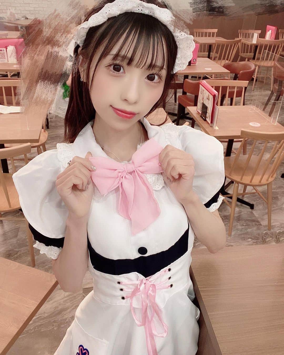 美咲優羽のインスタグラム：「. . .  メイドさんすき〜？ ゆーのところにご帰宅してくれますか？💓 . . .  #メイド服 #メイドカフェ #コスプレ#秋葉原カフェ #秋葉原 #コスプレイヤー #メイド喫茶 #めいどりーみん #ニーハイ #ニーハイソックス #粉我#絶対領域  #selca #selfie #셀카 #셀카그램 #today #ootd #dailylook #instagood #instalike #instafashion #followme #インスタ映え　#アイドル #japanesegirl #地下アイド#japaneseidol#japanesegirls #地下アイドル好きな人と繋がりたい」