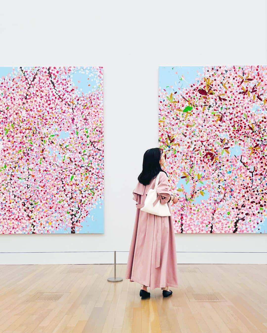田原可南子のインスタグラム：「🌸🍃🎨  ここでならまだお花見できるね☺️  #damienhirst #cherryblossoms」