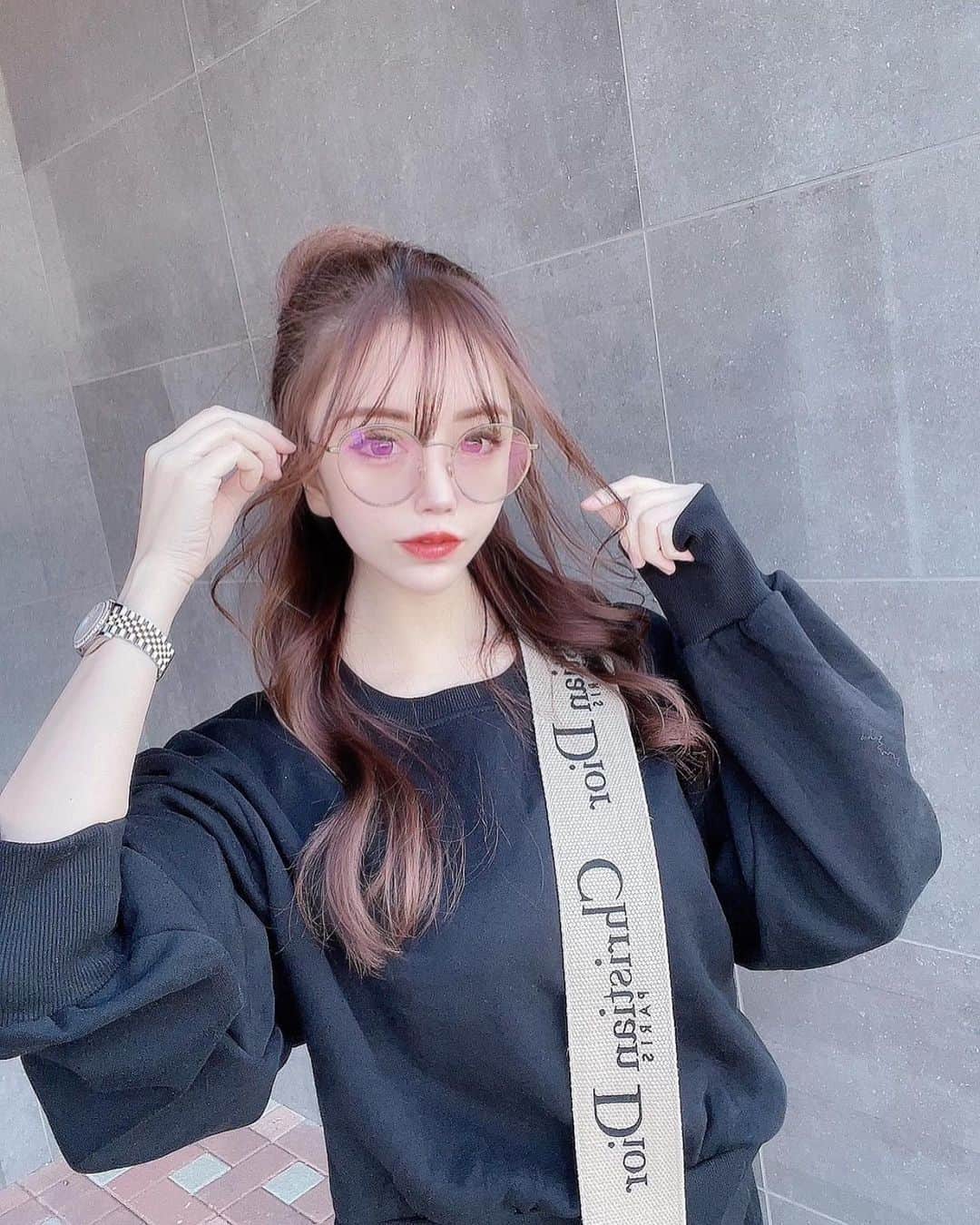えりなのインスタグラム：「. @esutoreja さんの 楽ちんセットアップ🌸 . . . #esutoreja#esutorejasnap #esutorejaコーデ#hairstyle  #ハーフアップ#セットアップ #韓国ファッション#christiandior #お花見#springcode#キャバ嬢」