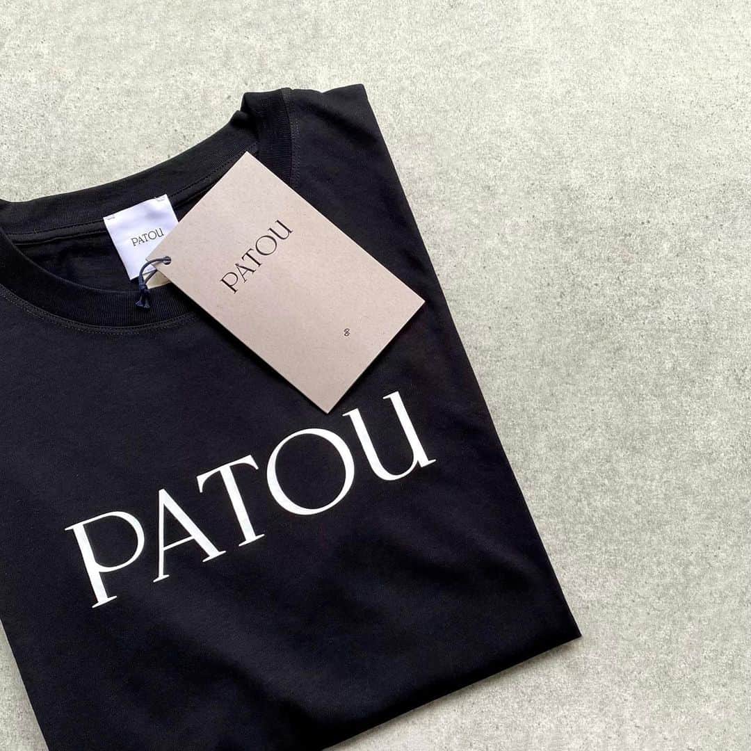 mi01ki24のインスタグラム：「今年のロゴT🖤 * @yukie__tanaka さんのコーデ見て 一目惚れした @patou のロゴT 私もオールブラックでカッコ可愛く着こなしたい😎🖤 * #patou #パトゥ」