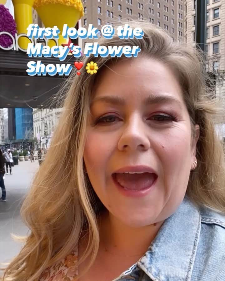 Macy'sのインスタグラム：「Get an exclusive first look at the #MacysFlowerShow! Stop by Macy’s Herald Square now-4/10 to see all the blooms. 🌸 📸: @talk_curvy_to_me #MacysStyleCrew」