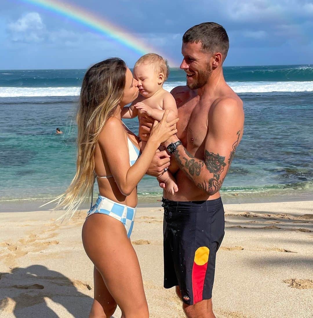 アラナ・ブランチャードのインスタグラム：「Happy birthday babe!!! You are my person and I love you so so much. You make everyone around you feel special and loved. You are the best dad to our boys. You deserve the world you sexy hot amazing person! I love you💙💙💙」