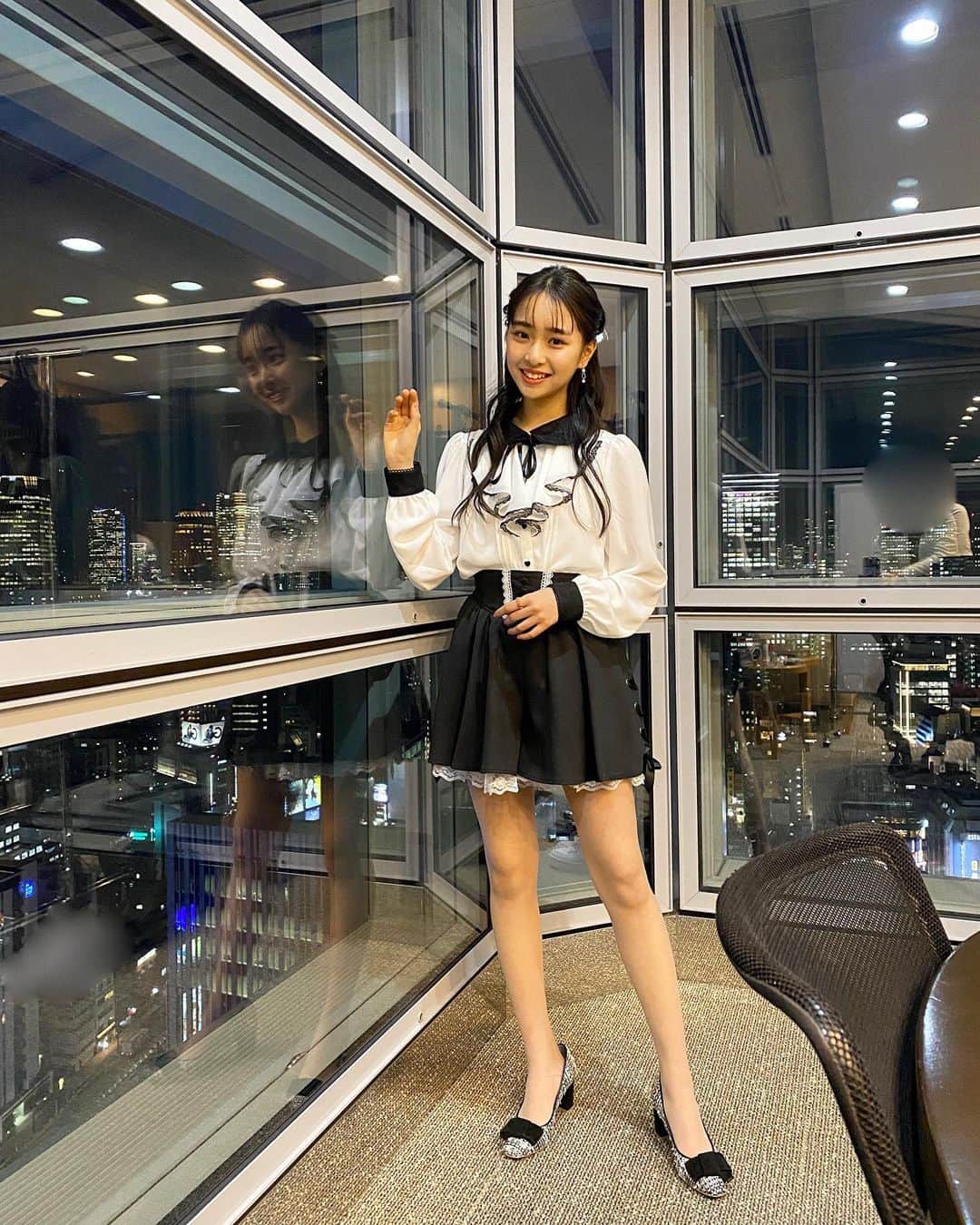 藤岡舞衣のインスタグラム：「テレビ出演のお知らせ︎‪⸜♡⸝‍‬‪ ⁡ 明日4月5日(火) 夜8:00~ 日本テレビ「踊る！さんま御殿!!」3時間スペシャル のスタジオに三姉妹で出演します💐✨ ⁡ 今回は、二世芸能人が大集合しました！！ ⁡ 私は初めてお会いする方ばかりで緊張しましたが、皆さんとても面白くて収録中ずっと楽しかったです🥰 ⁡ お姉ちゃん達も一緒だったので、なんだか安心感もありました！ ⁡ とっても面白い放送になっていると思います笑！ ⁡ 是非皆さんご覧下さい⸜🙌🏻⸝‍ ⁡ #藤岡舞衣#天翔愛#天翔天音 #テレビ出演#さんま御殿#二世芸能人#08#jc#モデル」