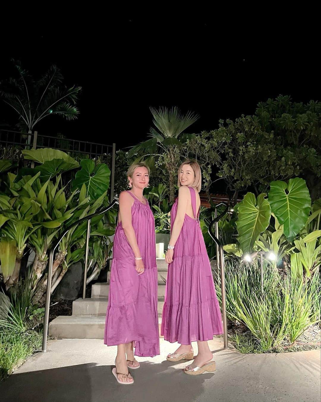 のインスタグラム：「思い出🌺投稿続きます🙏🌴 この日は星空がすごかった🤩🌌💫  たーちゃん @tkco とお揃いのワンピは💜 @_estella.k_ 👗 着心地よくて可愛くて色んな人に褒められる🌴✨✨ リゾート&夏はヘビロテになりそう😍🌺  #myfavoritedress #summerdress #thankyou #estellak #お揃いコーデ #双子コーデ #hawaii 📸 @_junna_」