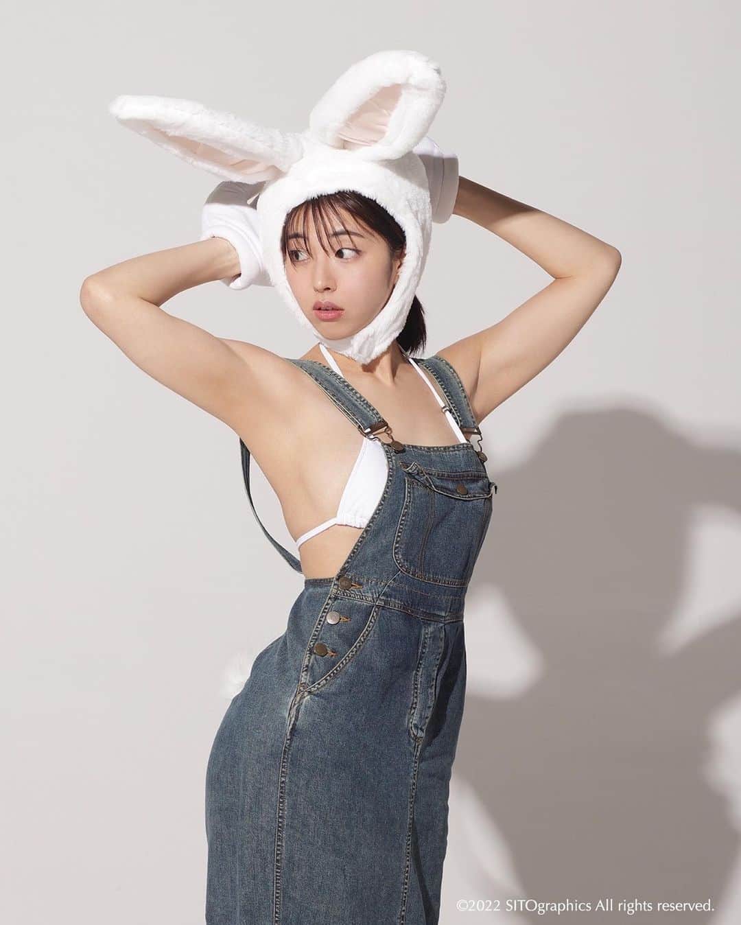 シト山口のインスタグラム：「その人にしか無い魅力を見つけたときは小躍りしながら喜びます😊💕✨  次回はなばなファンを大いに喜ばせる作品になると思います🙏🏻🙇🏻‍♂乞うご期待️💕✨  model なばな　@i_am_nabana  hair&make @hasegawashinya  photo シト山口 @sito_yamaguchi  #model #make #fashion #hairmake  #photo #shoot  #instafollow #フォロー #いいね #モデル #美脚 #美人 #美肌 #美白 #小顔 #スタイル #ヘアメイク #メイク #ポートレート #ファッション #ビューティー #作品撮り  #女優  ©︎2022 SITO graphics All rights reserved.」