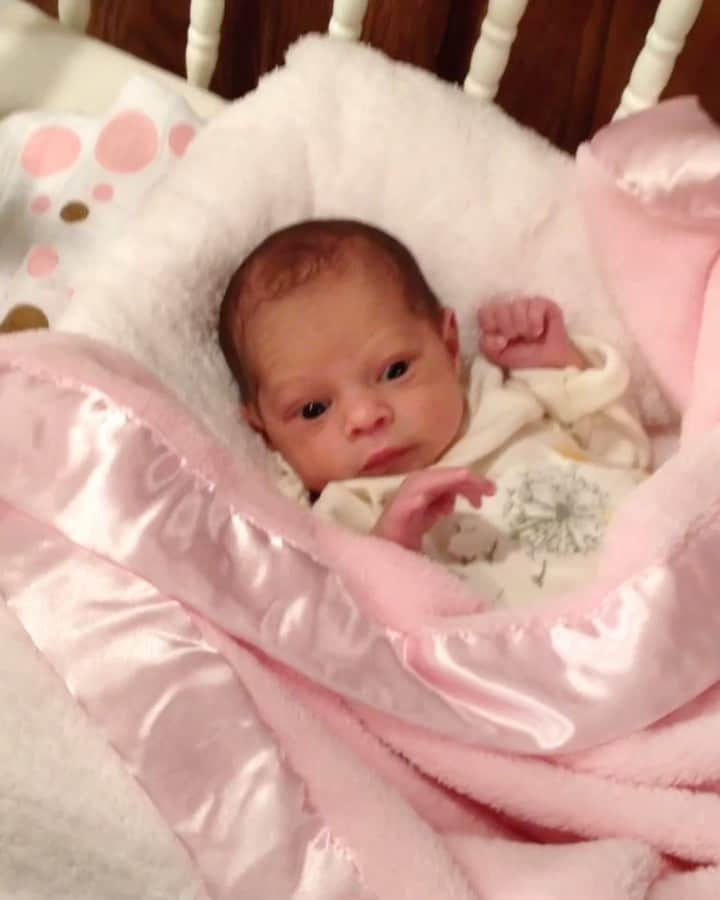 のインスタグラム：「My beautiful, fiery, witty girl turns 10 today. @joshbkelley put together this little video for her and I can’t stop watching it in wonder. Ten years ago today Adalaide made her way into the world and into our arms. She was the smallest baby I had ever seen. Weighing in at just 4 pounds 11 ounces. I could place her in the palm of my hand and her little legs would only reach an inch past my wrist. I started calling her peanut after that. My beautiful, delicious, observant peanut. Adalaide never crawled…she scooted. Little legs straight out in front of her. Arms paddling the floor. Faster then you can imagine! From room to room. Josh would joke that we should attach a swiffer to her butt so she could scoot and clean at the same time. Then one day she just stood up and ran. Not walked…ran. She made you work to make her laugh…still does. She has the most beautiful soulful eyes and when she trains them on you just know she’s taking it ALL in and yes…she’s judging you. 😏 If you are one of her people count yourself blessed. Her loyalty. Devotion. Care. Love. Is Boundless. We count ourselves very very blessed. Happy Birthday my beautiful Adalaide. I match your boundless love with my own…forever and ever. Mom」