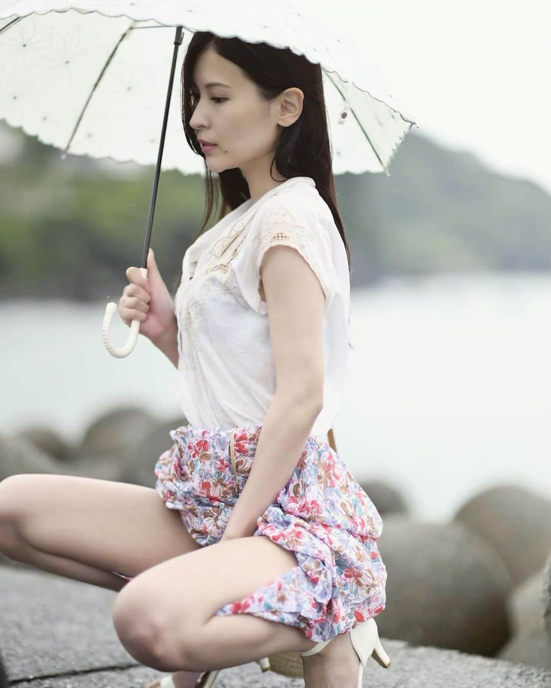 和久井雅子のインスタグラム：「☔️  #instagravure #model #photo #portrait #Japanesegirl #グラビアアイドル #gravure #インスタグラビア #love #style #tokyo #グラビアモデル #selfie #和久井雅子 #wakuimasako」