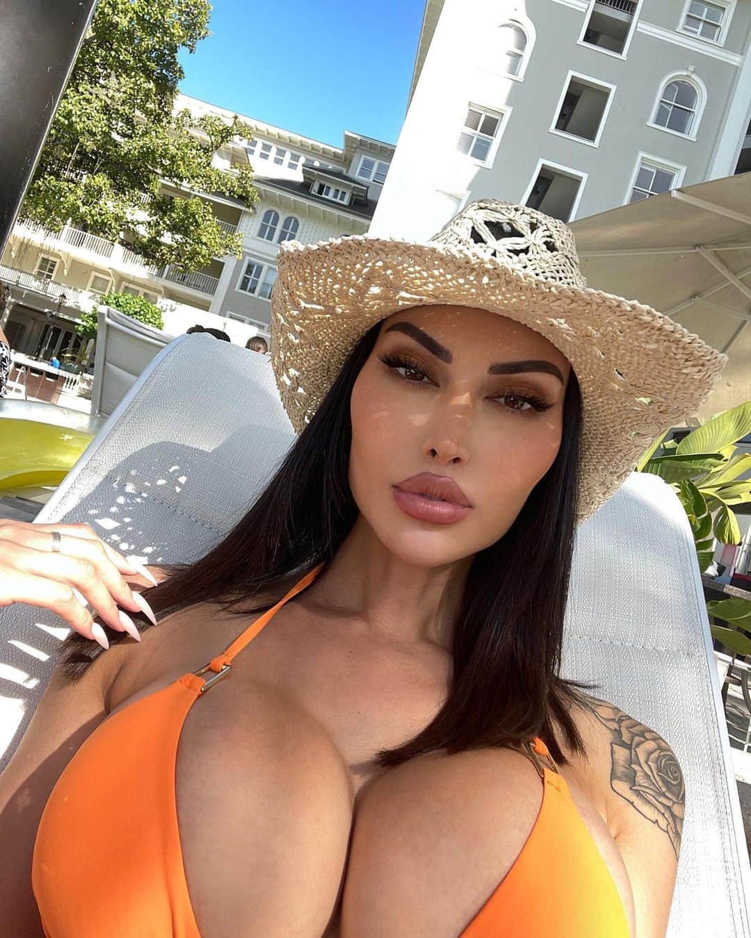 ANNELESE MILTONのインスタグラム：「Yes it did hurt when I fell from heaven」