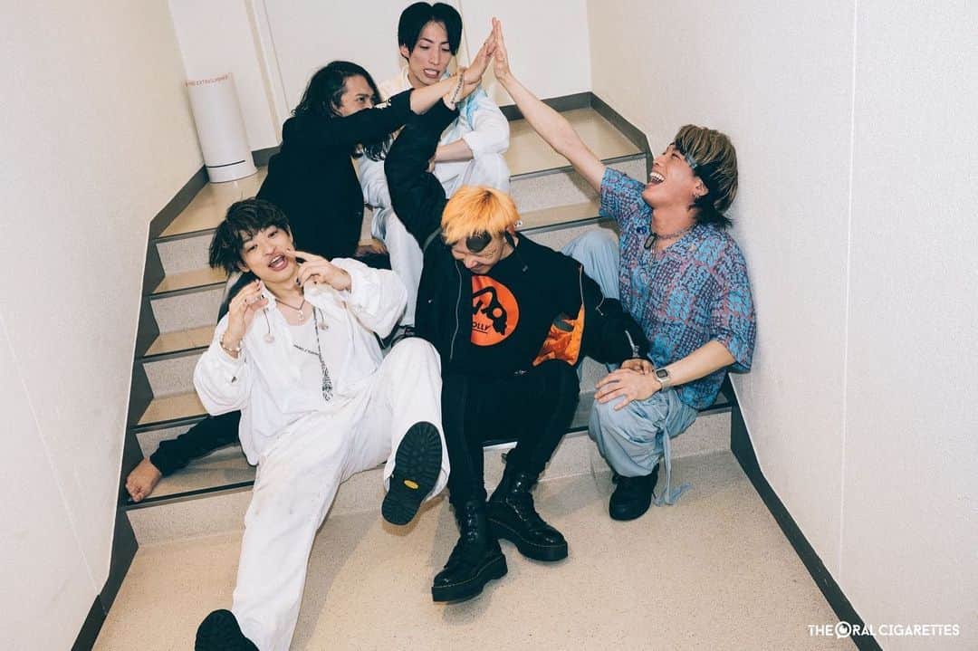 あきらかにあきらのインスタグラム：「ツアー完走しました🎵 良いツアーやった🤪 キャパもクオリティも過去最高で更新できたのが嬉しいナ😎 来てくれた人ありがとう！ 来れなかった人またきてね！」
