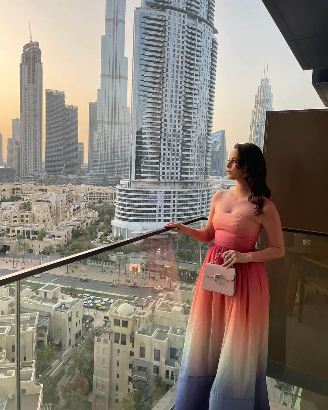 カヤ・スコデラリオのインスタグラム：「Had a wonderful time at The Time100 impact awards in Dubai recently.   It was so inspiring to hear from innovators & leaders around the world including actor and philanthropist Deepika Padukone & architect Sir David Adjaye.   Thank you for having us 💫🌟  @time  #dubai   Dress @zimmermann  Jewellery & bag @cartier」