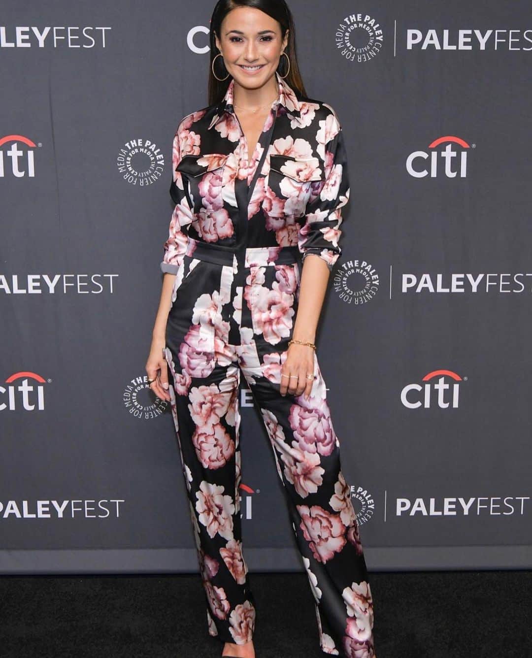 エマニュエル・シュリーキーのインスタグラム：「What a joy it was to attend #paleyfest2022 with my @cwsupermanandlois fam! Thx for having us:) A big thank you to @lionviprelations for my amazing @rivetutility jumpsuit and my wonderful glam squad.. @lindseyneavitt901 who did my hair and @chauntallewis who did my makeup and @riawna who magically made it happen for me! Takes a village!! 💕💕💕」