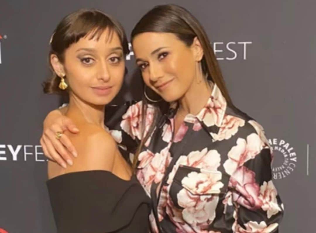 エマニュエル・シュリーキーのインスタグラム：「Swipe for some fun #paleyfest2022 pics!!!」