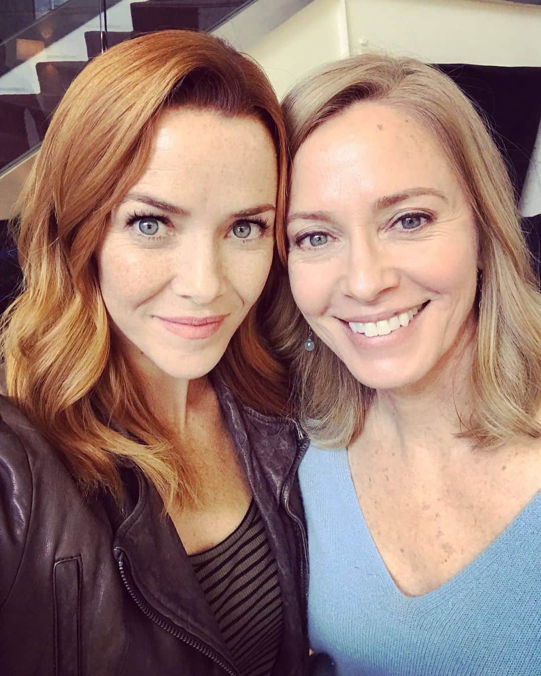 アニー・ワーシングのインスタグラム：「Two Timeless Queens??? 😈👑😈 :) #BorgQueensssssssss  Just need Alice! #StarTrekPicard #Picard」