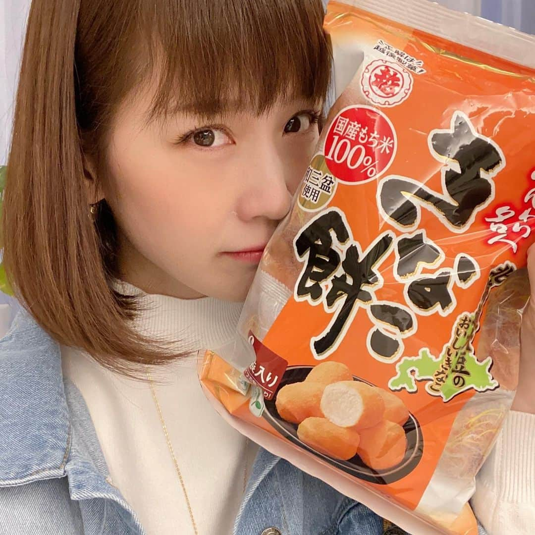 相沢まきのインスタグラム：「美味しすぎて辛い。 食べた事ない方は是非食べて欲しい #きなこ餅 #正解は越後製菓  #きなこ餅」