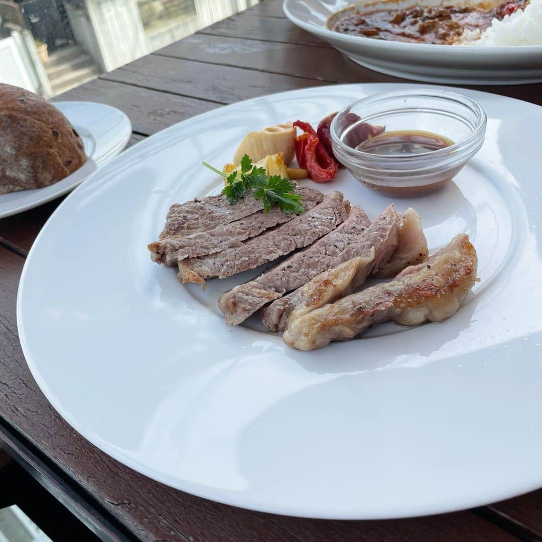 杉浦みずきのインスタグラム：「. テラスランチ〜 この日はあったかくて気持ちよかったのに🥺」