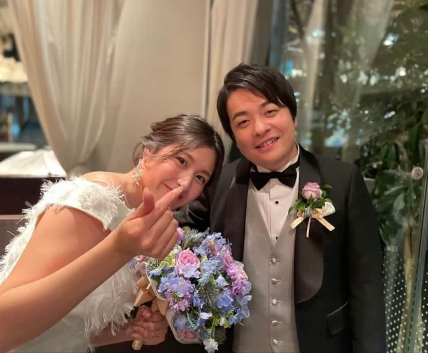 岸川聖也さんのインスタグラム写真 - (岸川聖也Instagram)「結婚式を挙げました💒 参列して下さった皆様のお陰で最高な一日を過ごす事が出来ました。 奥さんもとっても綺麗でした☺️👰🏻‍♀️  写真 ①チャペルでの式後 ②二次会 ③Tリーグ4thシーズンT.T彩たまの選手と健太と英田の奥さん＋町 ④2005年世界ジュニア団体優勝メンバー＋親友GC ⑤仙台育英卒業生＋奥さんの仲良し友人 ⑥バタフライ時代にお世話になった人達＋橋津さん ⑦20年近く可愛がってくれてお酒、食、車、革靴など全部教えてくれた卓球王国編集長中川さん！ ⑧真晴&橋津さん ⑨⑩お世話になった東京會舘」4月4日 19時06分 - seiyakishikawa