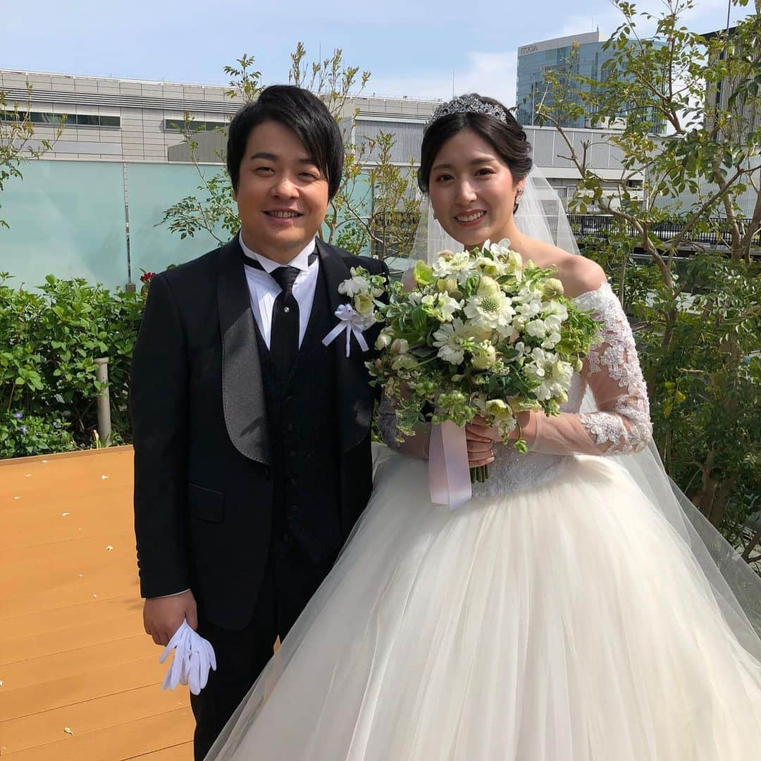 岸川聖也さんのインスタグラム写真 - (岸川聖也Instagram)「結婚式を挙げました💒 参列して下さった皆様のお陰で最高な一日を過ごす事が出来ました。 奥さんもとっても綺麗でした☺️👰🏻‍♀️  写真 ①チャペルでの式後 ②二次会 ③Tリーグ4thシーズンT.T彩たまの選手と健太と英田の奥さん＋町 ④2005年世界ジュニア団体優勝メンバー＋親友GC ⑤仙台育英卒業生＋奥さんの仲良し友人 ⑥バタフライ時代にお世話になった人達＋橋津さん ⑦20年近く可愛がってくれてお酒、食、車、革靴など全部教えてくれた卓球王国編集長中川さん！ ⑧真晴&橋津さん ⑨⑩お世話になった東京會舘」4月4日 19時06分 - seiyakishikawa