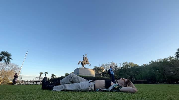 カーラ・デルヴィーニュのインスタグラム：「Contemplating life… keep watching」