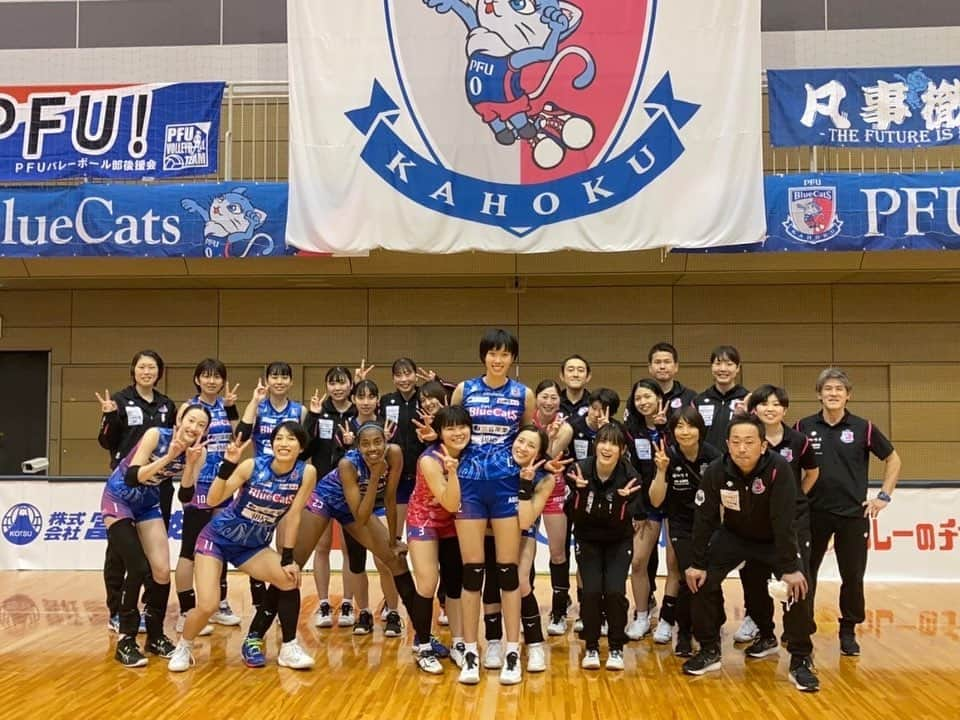 鍋谷友理枝のインスタグラム：「2022.04.04  昨日、Vリーグレギュラーラウンドが終了しました。 たくさんのご声援ありがとうございました！ 10年目のシーズン、PFUという素敵なチームでプレーをさせていただけて本当に幸せでした！ いろんな経験をして、また新たな発見もあり本当に楽しい時間を過ごせました。 良いことだけでなく、苦しいことも悔しいこともいっぱいありました。 この経験が私達をきっと強くさせてくれると思います。 黒鷲旗に向けてまた全員で頑張ります！  たくさんのご声援よろしくお願いします✨  #pfuブルーキャッツ  #バレーボール  #vリーグ  #vリーグはバレーだよ」