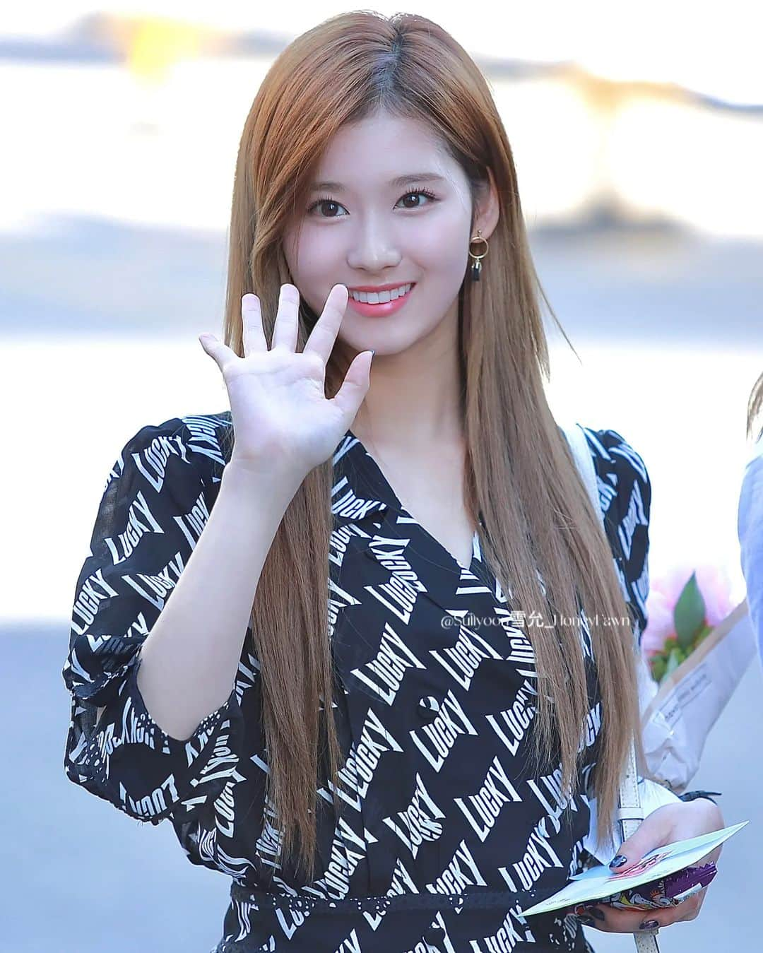 サナさんのインスタグラム写真 - (サナInstagram)「Way to go! ーーーーーーーーーー Follow > @sana.twice.kr < . @twicetagram #TWICE#트와이스#ONCE#Sana#사나 #Nayeon#나연#Jeongyeon#정연#Momo#모모#Jihyo#지효#Mina#미나#Dahyun#다현#Chaeyoung#채영#Tzuyu#쯔위」4月4日 20時52分 - sana.twice.kr