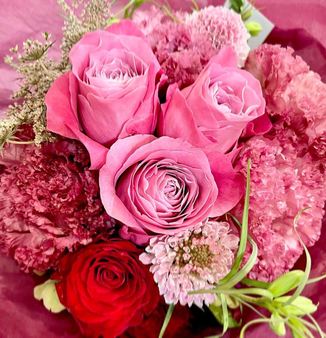 のインスタグラム：「🌸ご報告🌸 いつも応援してくださる皆様へ ⁡ 世の中が大変な状況にある中、私事で大変恐縮ではございますが、この度、私　徳原恵梨は野球解説者の赤星憲広さんと入籍致しました事をご報告させていただきます。 ⁡ これからは、お互いを思いやり支え合いながら歩んでいきたいと思っております。 ⁡ 皆様への感謝の気持ちを大切に、より一層成長していければと思っておりますので、温かく見守っていただけると嬉しいです。 どうぞ今後ともよろしくお願い致します。 ⁡ 世界に平和が訪れ穏やかに暮らせますよう、また新型コロナウィルスの感染拡大が１日でも早く終息することを心よりお祈り申し上げます。 ⁡ 2022年4月4日 徳原恵梨」
