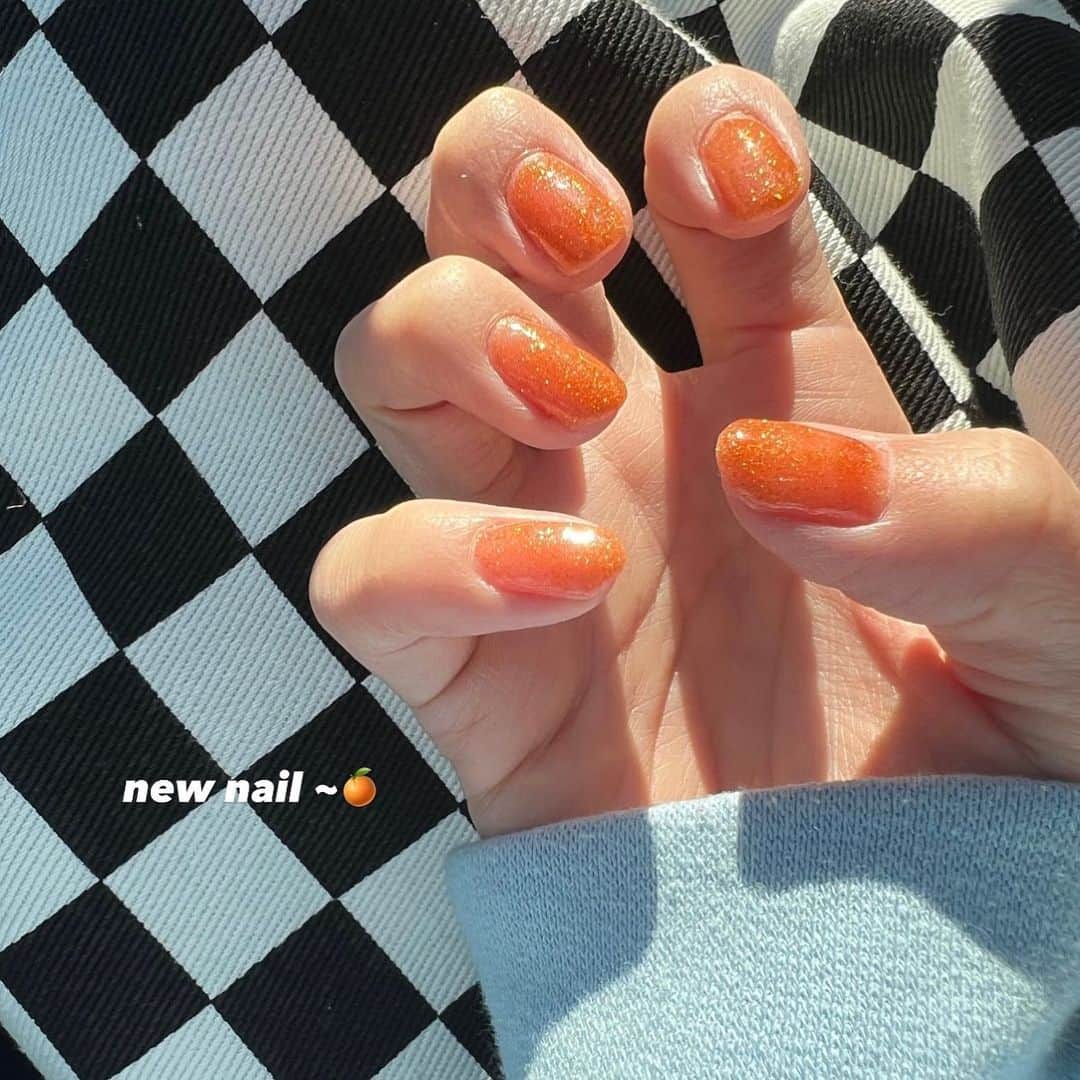 AYAKAのインスタグラム：「𝘰𝘳𝘢𝘯𝘨𝘦 𝘯𝘢𝘪𝘭 〰️🧡」