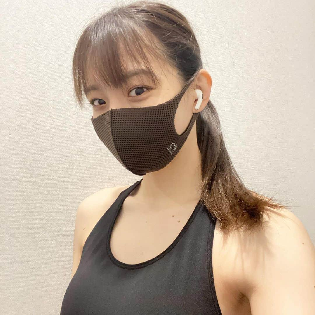 宮原華音さんのインスタグラム写真 - (宮原華音Instagram)「😷😷😷  @barzagli_official_ のマスク スポーツブランドから 出てるマスクだけあって 呼吸しやすい🫶  密閉感ちゃんとあるのに 口周りがしっかり空間あるから すごくいい👍✨  いろんなカラーあって 最近好きなブラウンにしました🤎  汗でべちょべちょにならないし これから愛用しまーす🫡  #マスク #マスク女子 #スポーツマスク #ジム #ジムコーデ #ジム女子 #筋トレ #筋トレ初心者 #筋トレ女子 #トレーニング #トレーニング女子 #training #trainingday #ジムウエア #ジムウェアレディース」4月4日 22時07分 - miyahara_kanon