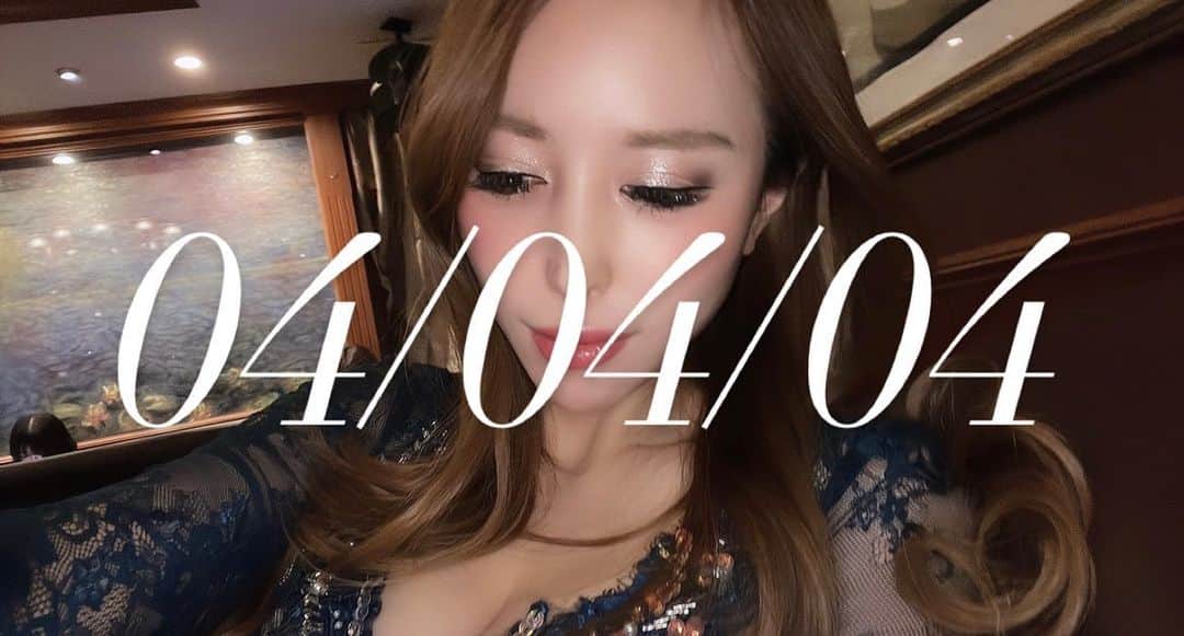のインスタグラム：「・ ・ エンジェルナンバー👼👼 ・ ・ 444は ・ “あなたは天から愛され、何千もの天使達からサポートを受けていますので、全てがうまくいきます” ・ ・ って意味なんだって🕊 ・ ・ にゃあ」