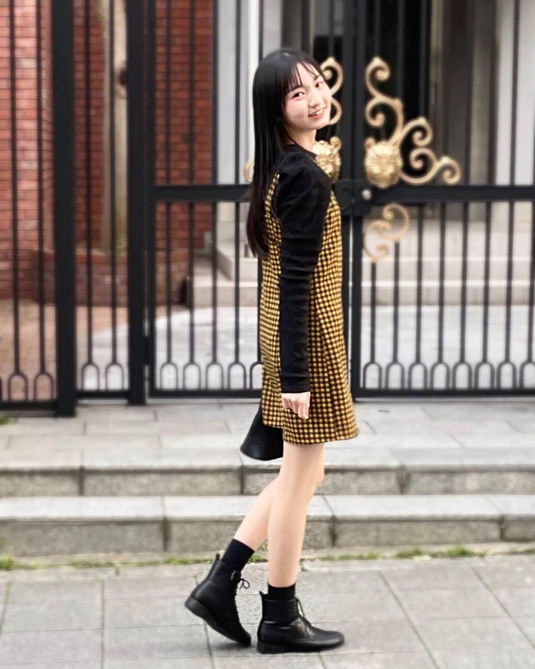 のインスタグラム：「✳︎ 春のお出かけは楽しい🌸  ※周りに人がいないのを確認して 　撮影時のみマスク外しました。 ・ ・ ・ #春服 #ベルシュカ #bershka #キャミワンピ #ミニスカート #中学生 #jc3 #中3 #ljc #ファッション #fashon #ootd #cordinate #コーデ #白川紗衣」