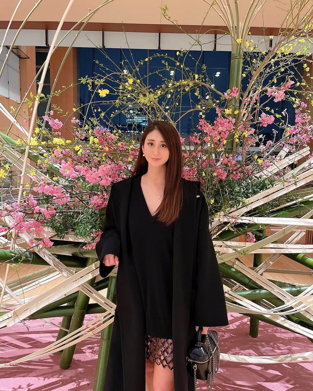 のインスタグラム：「桜の時期もあっという間に 終わってしまう🌸😭  時間は有限😌  1日1日を大切に過ごしましょう💕  #ミッドタウン#桜」