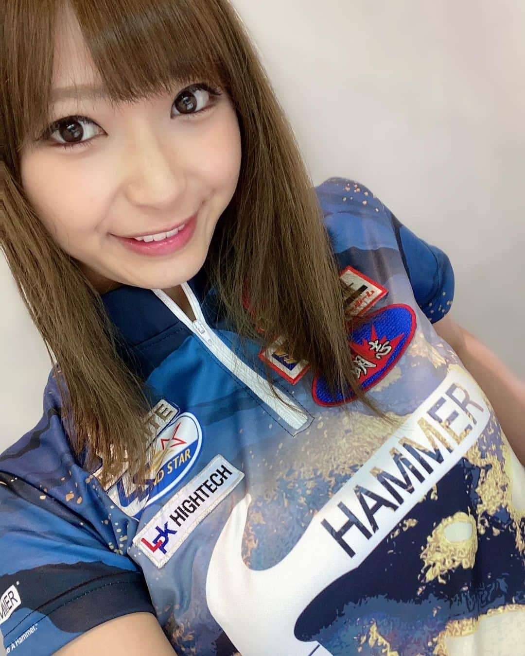 本間成美のインスタグラム：「ラウチャレありがとうございました🎳✨ 今日もNEWウェア着たよ💕 全身の写真はまた後日撮ります〜✌️  今日はいつも以上にレベルが高くて 第3シフトはマイナスしてしまい ほぼ参加賞になってしまた😣  5月は7日にスペチャレがあるので よろしくお願い致します☺️ #ラウンドワン」