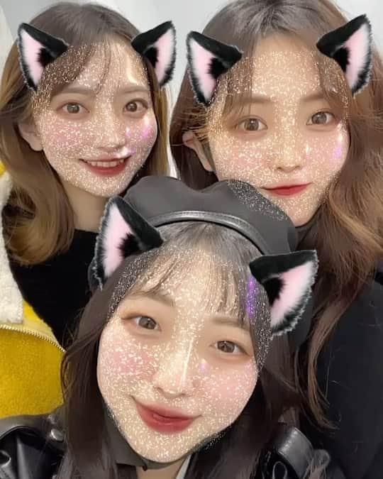 のインスタグラム：「3姉妹で久しぶりにカラオケ行ったときの！🎤 ほんとにカラオケ2年ぶりくらいだったかも... なんか最近の子はプリ機のらくがきコーナーで写真撮る文化あるっぽい。 次女のアプリ鼻長くなるフィルターかかってて顔変だよ🥲 お休み中ほんとに唯一遊んだ日🌸明るい妹たちサンクス〜」