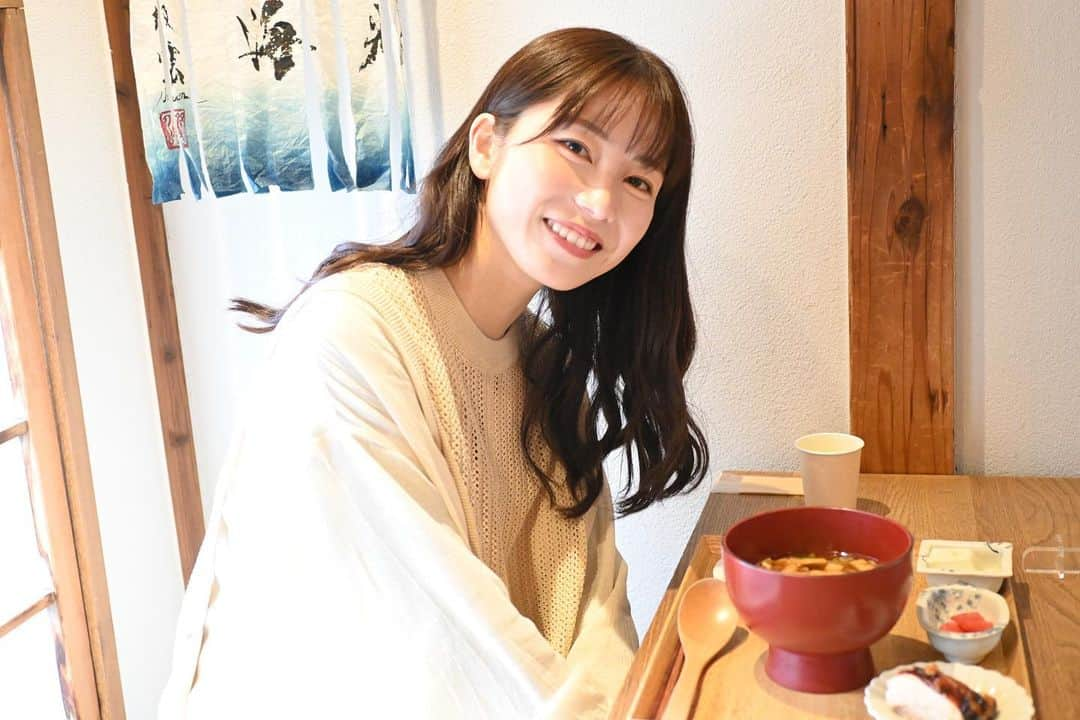 横山由依のインスタグラム：「いい朝🍙  今日は、 18:00〜 京都府知事選挙の オンライントークショー 京都府選挙管理委員会2022の YouTubeで生配信です。 これからの京都のことを 一緒に考えていけたら嬉しいです！  ぜひご覧ください！！」