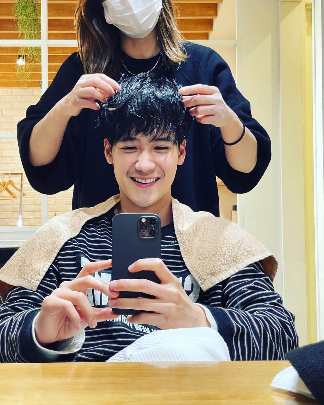 越智めぐみのインスタグラム：「気合いのカット！！ 楽しみしかない！！ （＾ν＾）（＾ν＾）（＾ν＾）  #メンズカット #ヘアメイク #メンズパーマ #メンズヘアスタイル  #葉山奨之」
