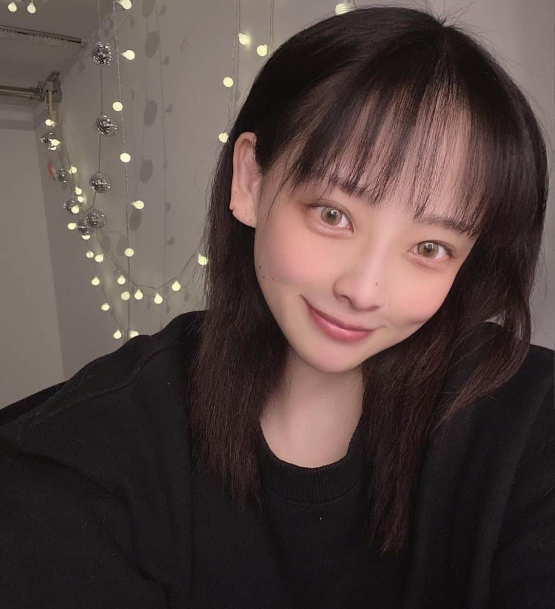 大谷雅恵のインスタグラム：「1ヶ月間、ファスティングや食事制限をしながら過ごして5kg減量することが出来ました:-)  ファスティングは本当に難しいw  すぐ何か食べたくなるし(実際食べちゃってたし)失敗しては今度こそ！の繰り返しでなんとか1ヵ月で5キロ。  今はファスティングの回復期なので野菜をバリボリ食べています。  今月も目標5kg！！  自分との戦いの繰り返しは自信が付くなぁ！！  #ダイエット #ファスティング #食事制限 #山田式ファスティング #酵素ドリンク  #半身浴  #美容 #消化機能アップ  #40歳」